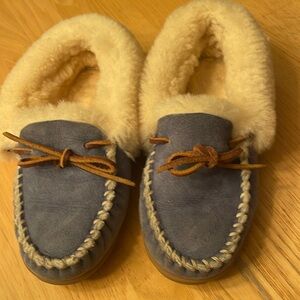 LL Bean Women's Wicked Good Moccasins Shearling Slippers Size 6 Blue Cozy